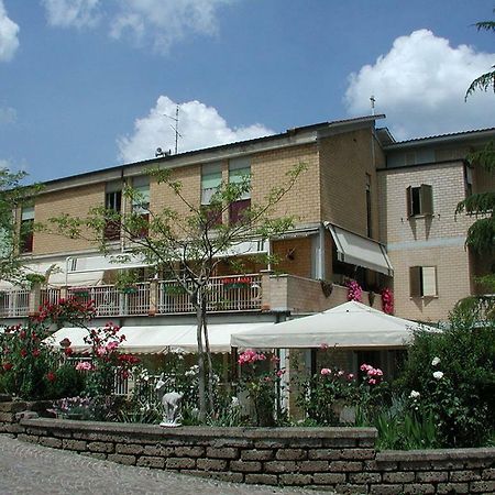 Oasi Di Pace Hotel Sutri Kültér fotó