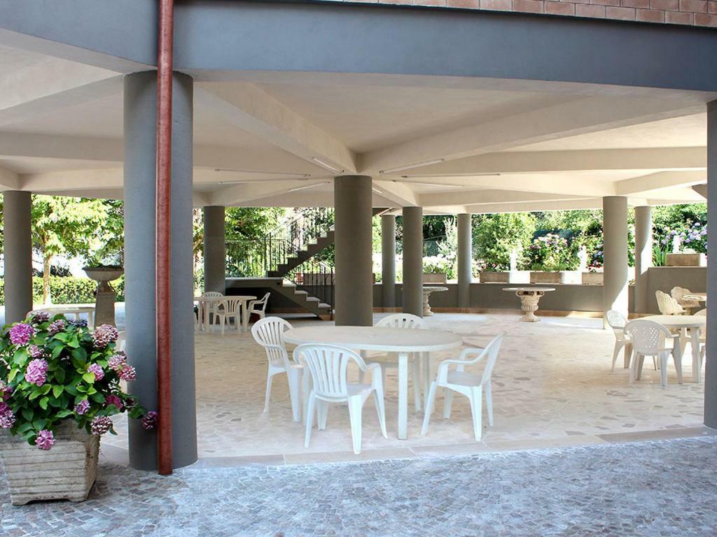 Oasi Di Pace Hotel Sutri Kültér fotó